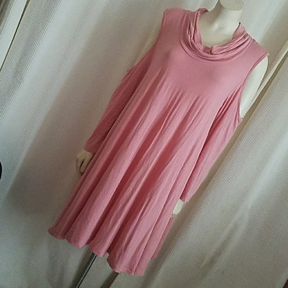 Swing dress with cut out shoulders blush pink